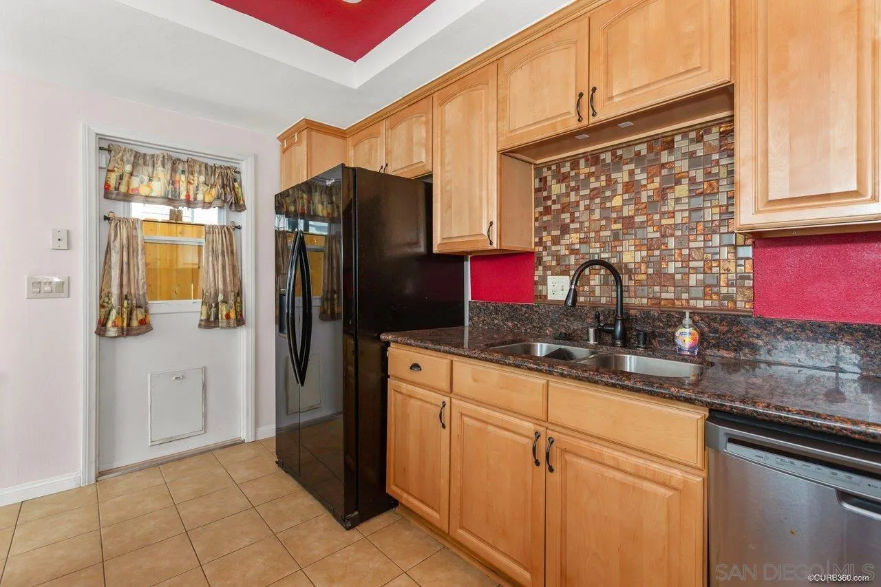 1015 Maria Avenue Spring Valley, CA 91977 - Photo 10 of 25 Gallery Image 10