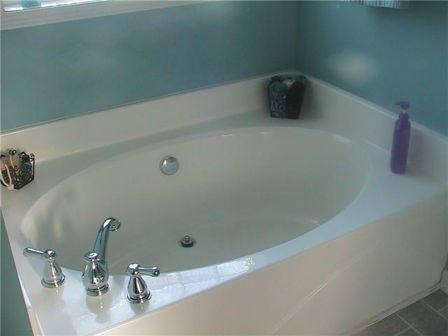 627 Briarhill Road Lebanon, TN 37087 - Photo 10 of 15 Super-sized tub in Owner's Suite.