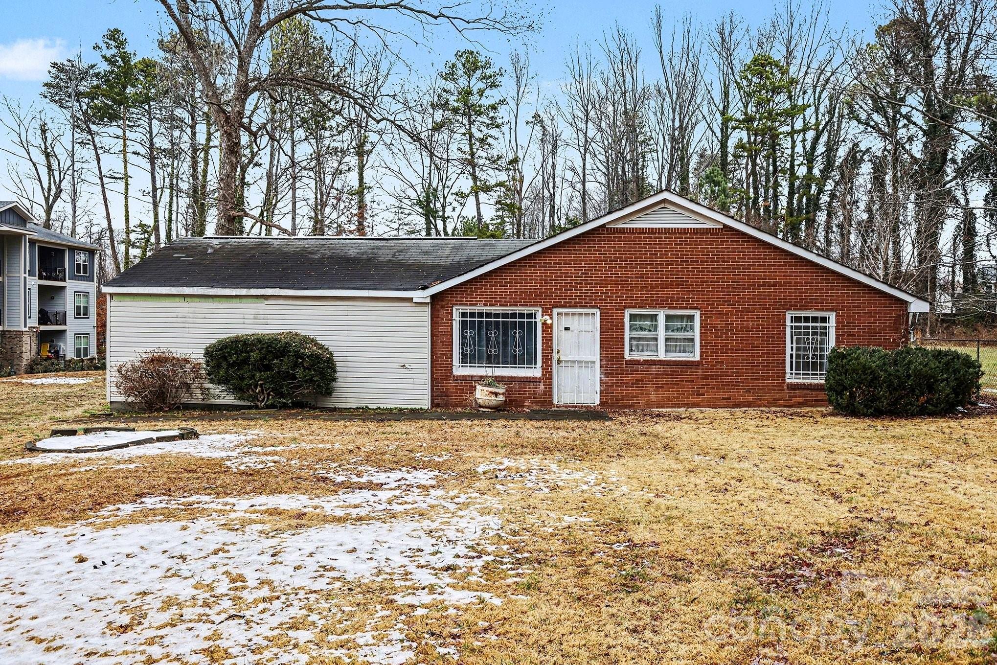 500 Tom Hunter Road Charlotte, NC 28213 - Photo 3 of 24 a front view of a house with a yard