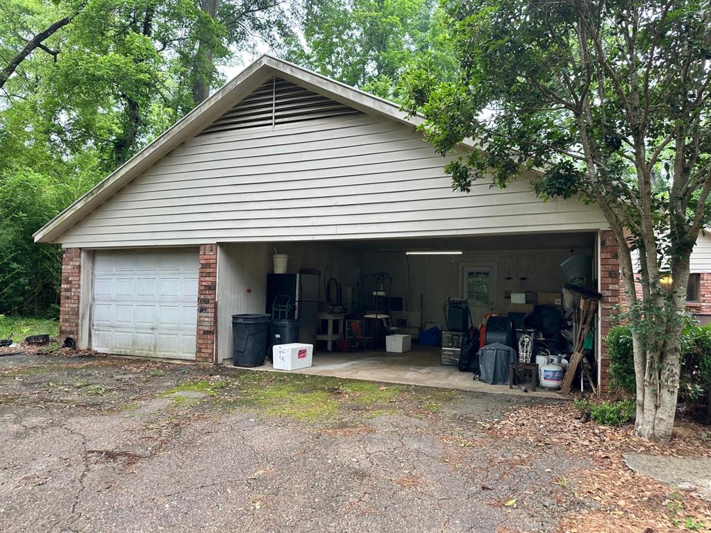 408 Myra Street Mansfield, LA 71052 - Photo 4 of 16 View of garage