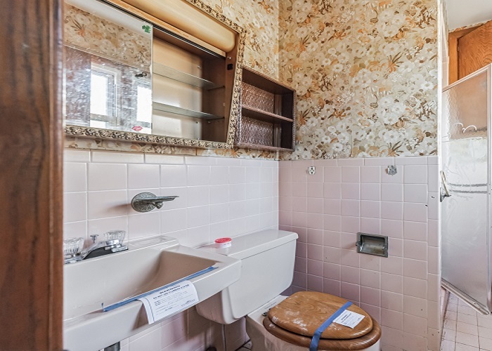 1001 Oak Lane Algonquin, IL 60102 - Photo 26 of 26 a bathroom with a toilet and a sink