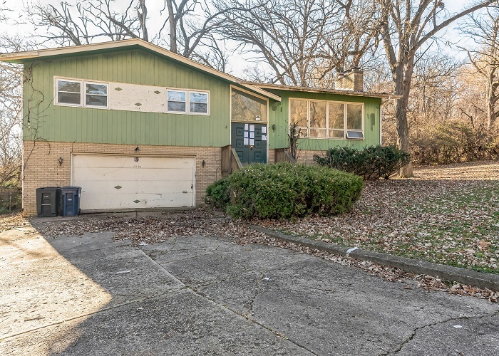 1001 Oak Lane Algonquin, IL 60102 - Photo 3 of 26 a view of a house with a yard