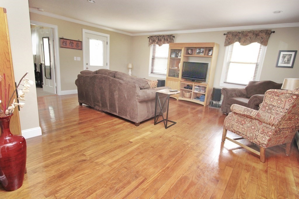 18 Birch Road Norfolk, MA 02056 - Photo 5 of 22 Gallery Image 5