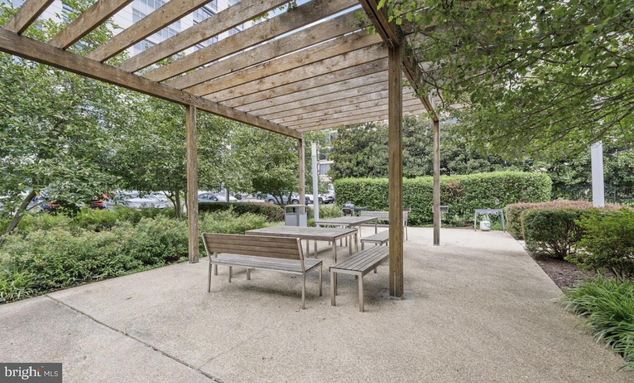 1101 3rd Street Southwest, Unit 709 Washington, DC 20024 - Photo 23 of 28 Exterior Garden