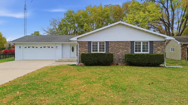 a view of a house with backyard and a garden