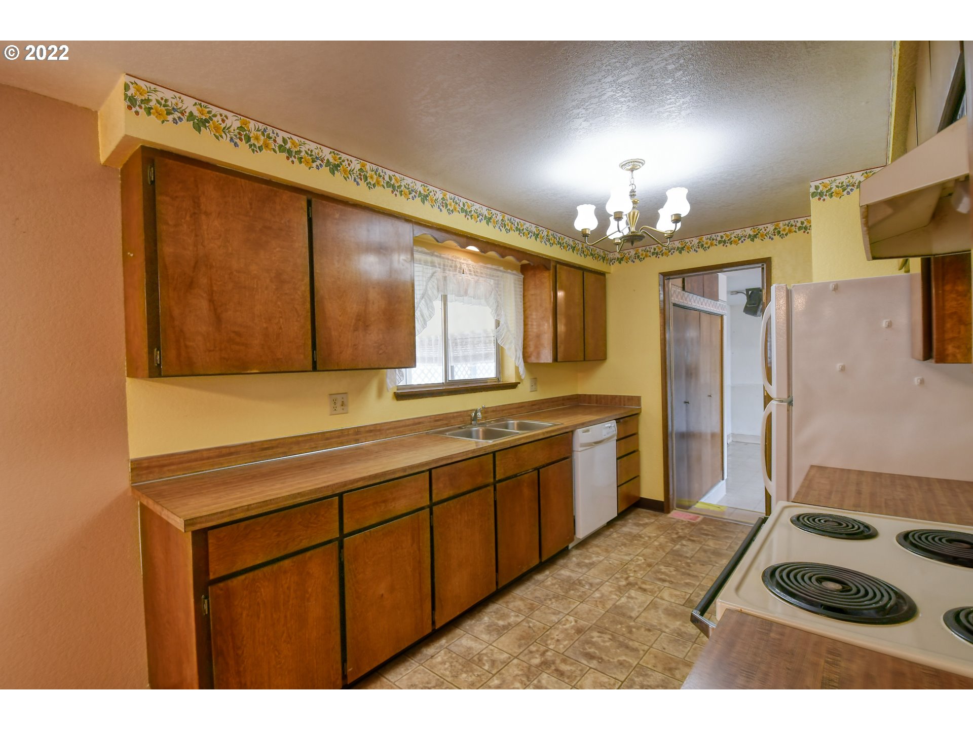 1911 Southwest 42nd Street Pendleton, OR 97801 - Photo 11 of 32