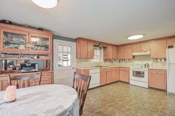 103 Prescott Road Northbridge, MA 01588 - Photo 3 of 30 Gallery Image 3