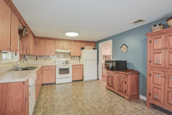 103 Prescott Road Northbridge, MA 01588 - Photo 5 of 30 Gallery Image 5