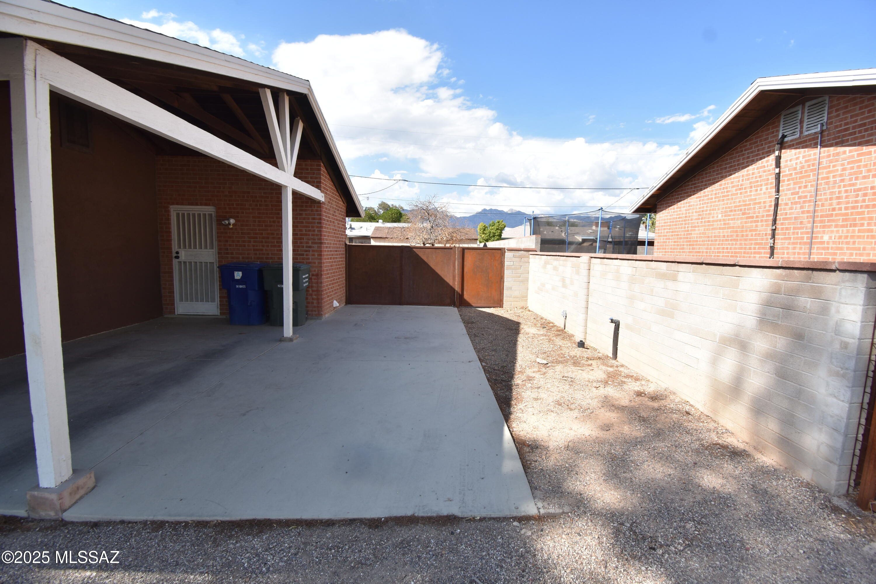 5501 East Spring Street Tucson, AZ 85712 - Photo 11 of 32 a view of a balcony