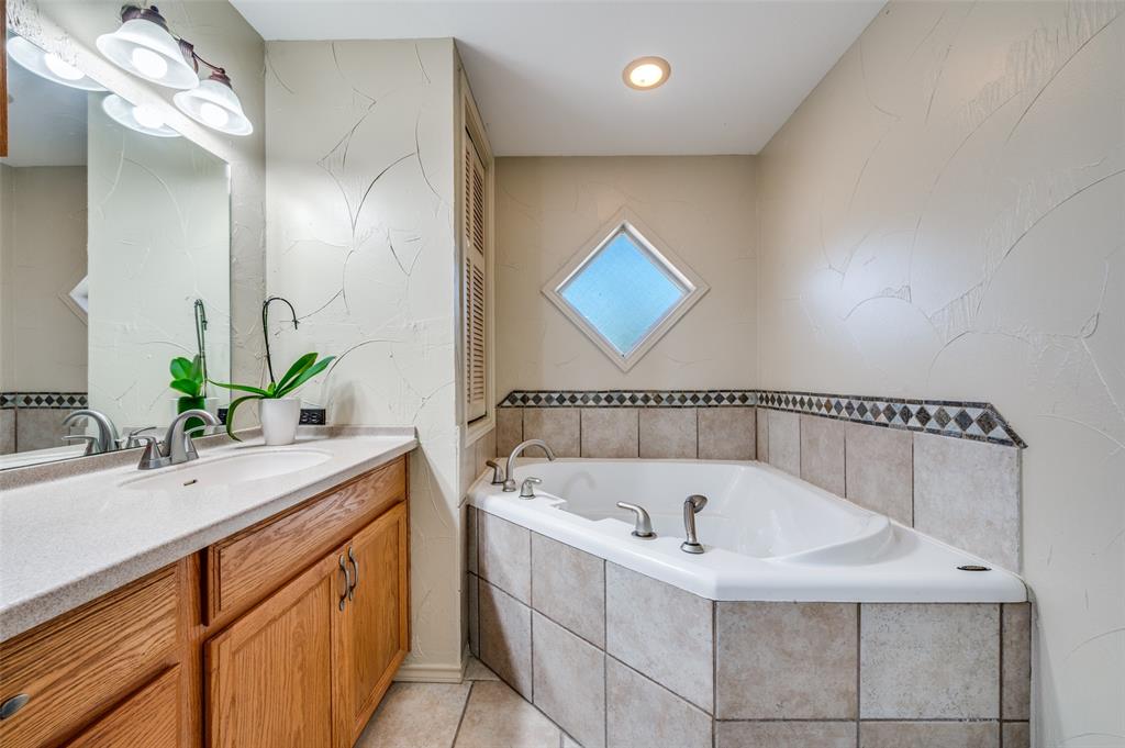 7889 County Road 134 Celina, TX 75009 - Photo 21 of 36 a bathroom with a bathtub and a sink