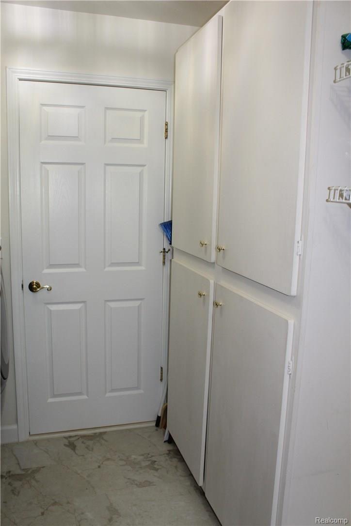 1449 North Dye Road Flint, MI 48532 - Photo 33 of 41 1449 N. Dye Rd laundry