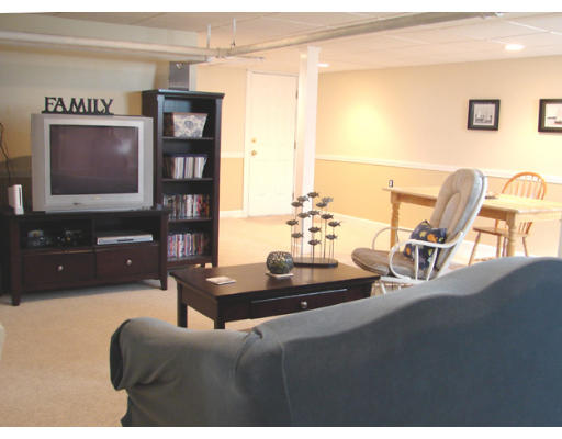 84 Putnam Road North Andover, MA 01845 - Photo 8 of 12 Gallery Image 8