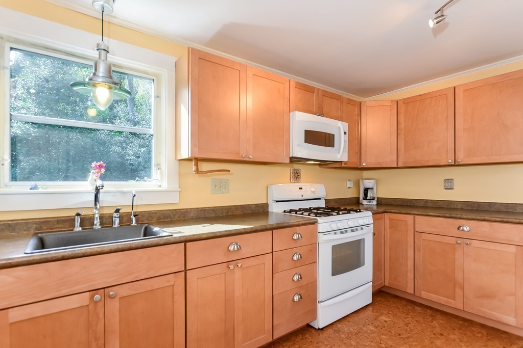1664 Main Road Westport, MA 02790 - Photo 10 of 30 Gallery Image 10