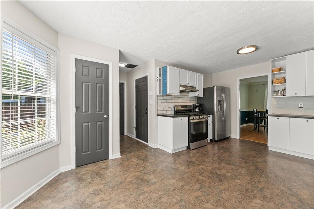 4055 Ivy Run Circle Duluth, GA 30096 - Photo 19 of 55 a kitchen with stainless steel appliances a refrigerator and a stove top oven
