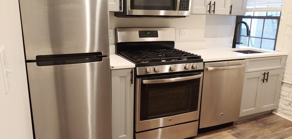27 Charter Street, Unit 3 Boston, MA 02113 - Photo 2 of 13