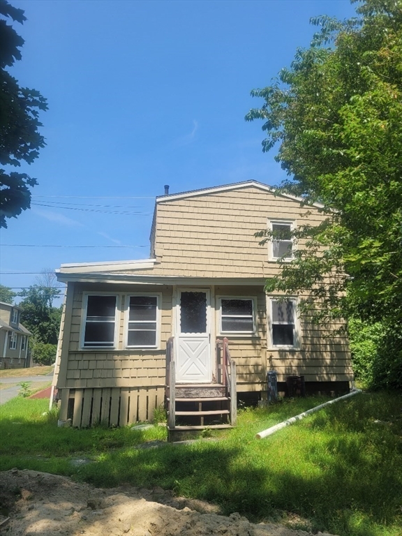29 Jasper Street Saugus, MA 01906 - Photo 25 of 28 a front view of a house with a garden
