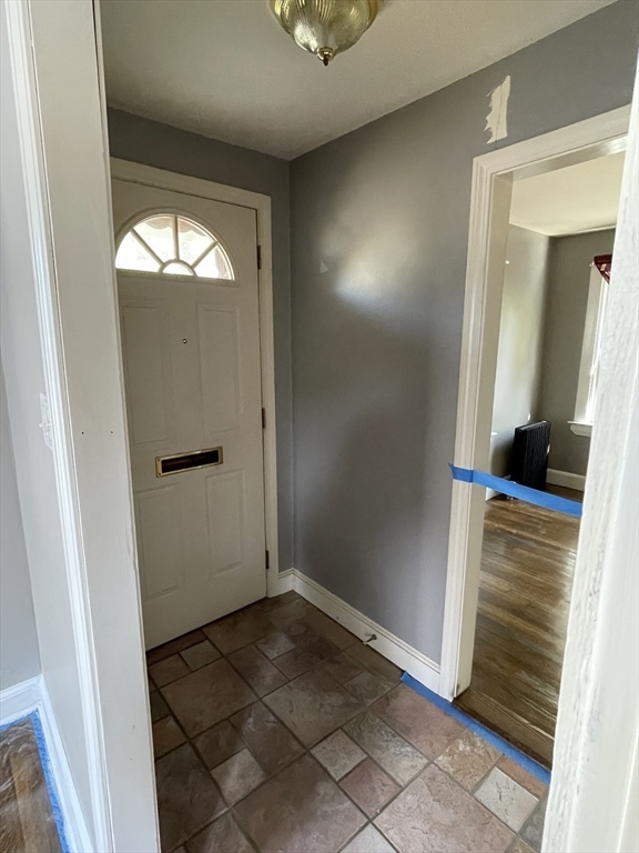 29 Jasper Street Saugus, MA 01906 - Photo 5 of 28