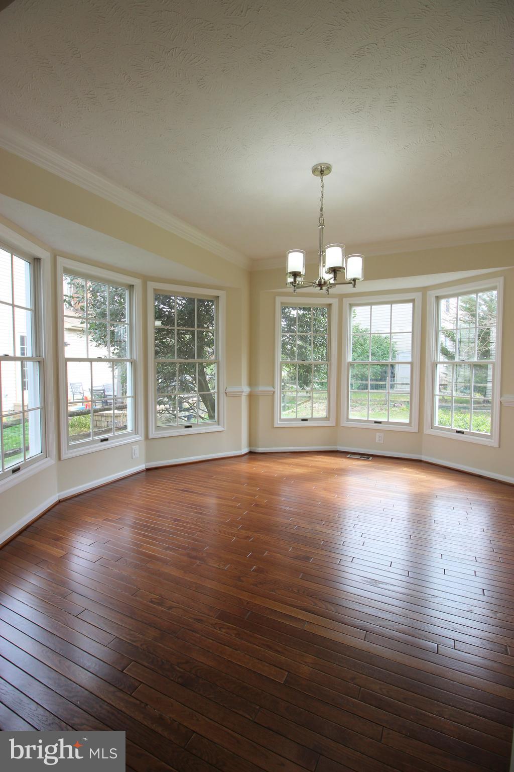 2333 Club Pond Lane Reston, VA 20191 - Photo 8 of 53