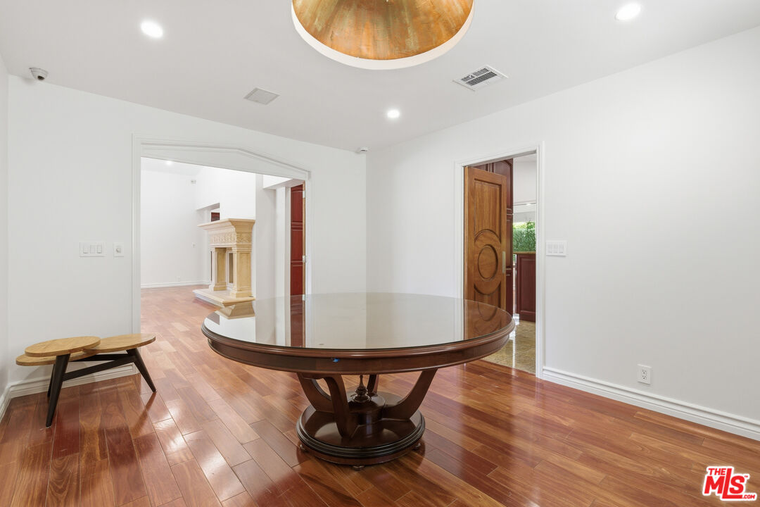 999 Casiano Road Los Angeles, CA 90049 - Photo 11 of 45