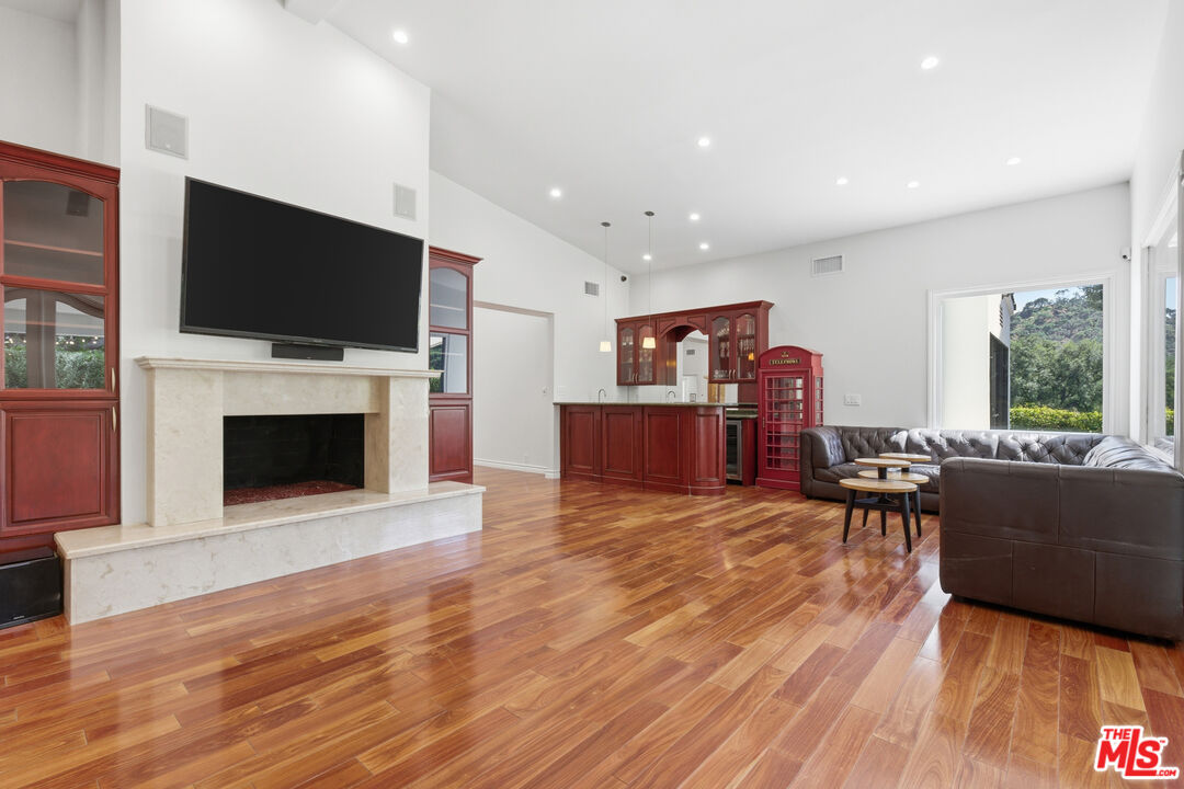 999 Casiano Road Los Angeles, CA 90049 - Photo 14 of 45