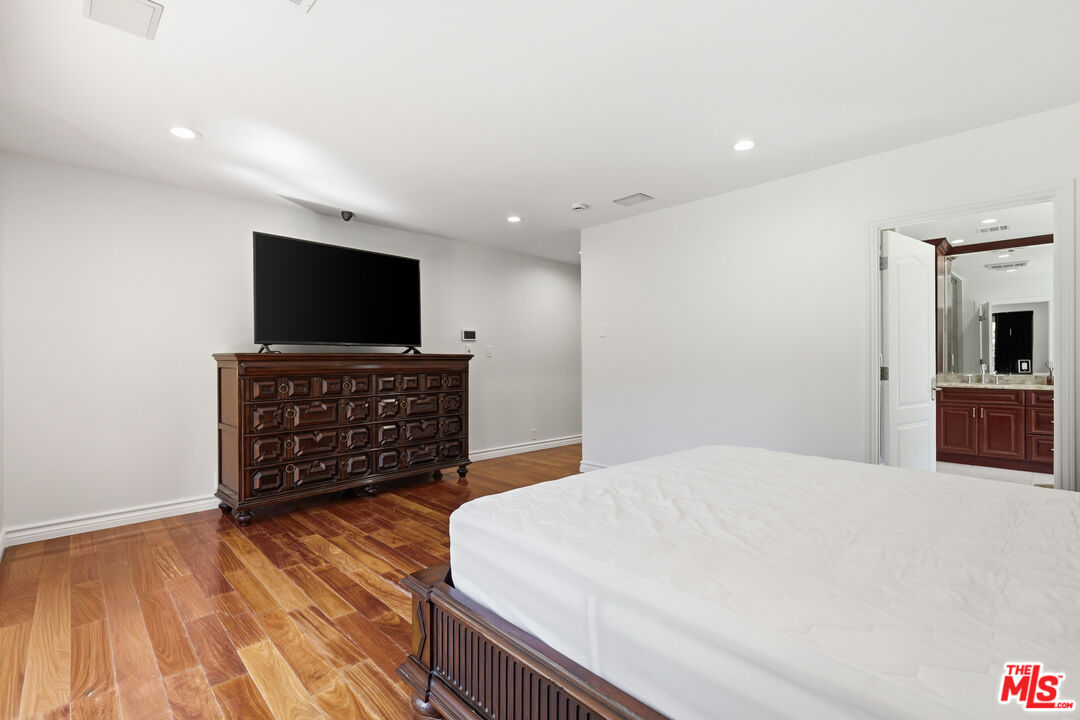 999 Casiano Road Los Angeles, CA 90049 - Photo 21 of 45
