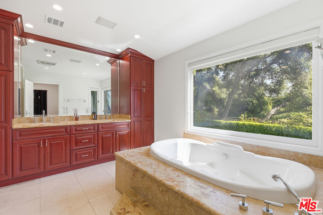 999 Casiano Road Los Angeles, CA 90049 - Photo 22 of 45