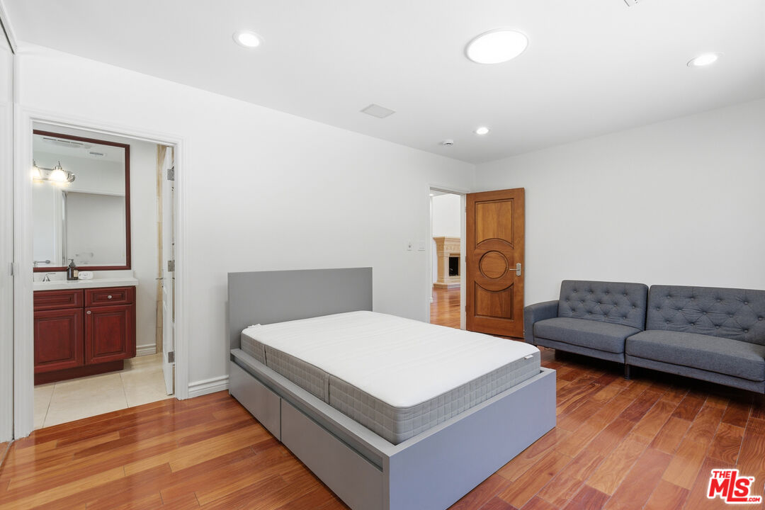 999 Casiano Road Los Angeles, CA 90049 - Photo 25 of 45