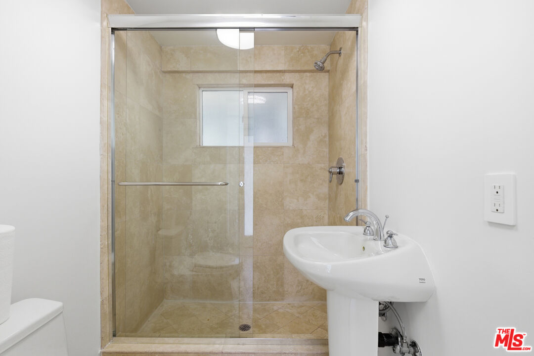 999 Casiano Road Los Angeles, CA 90049 - Photo 33 of 45