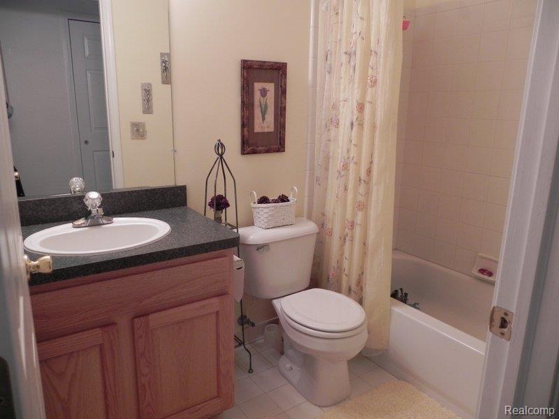768 John R Road Rochester, MI 48307 - Photo 5 of 14 Main Bath