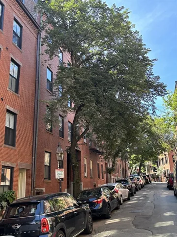 $919,000 | 59 West Cedar Street, Unit 6, Boston, MA 02114