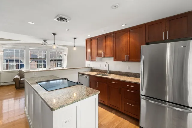 $919,000 | 59 West Cedar Street, Unit 6, Boston, MA 02114