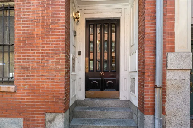 $919,000 | 59 West Cedar Street, Unit 6, Boston, MA 02114