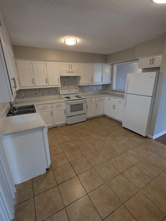 514 East Belt Line Road, Unit B13 DeSoto, TX 75115 - Photo 16 of 28 a kitchen with a stove a sink and a refrigerator