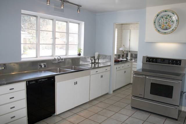 1430 East Overbluff Road Spokane, WA 99203 - Photo 2 of 9 Gallery Image 2