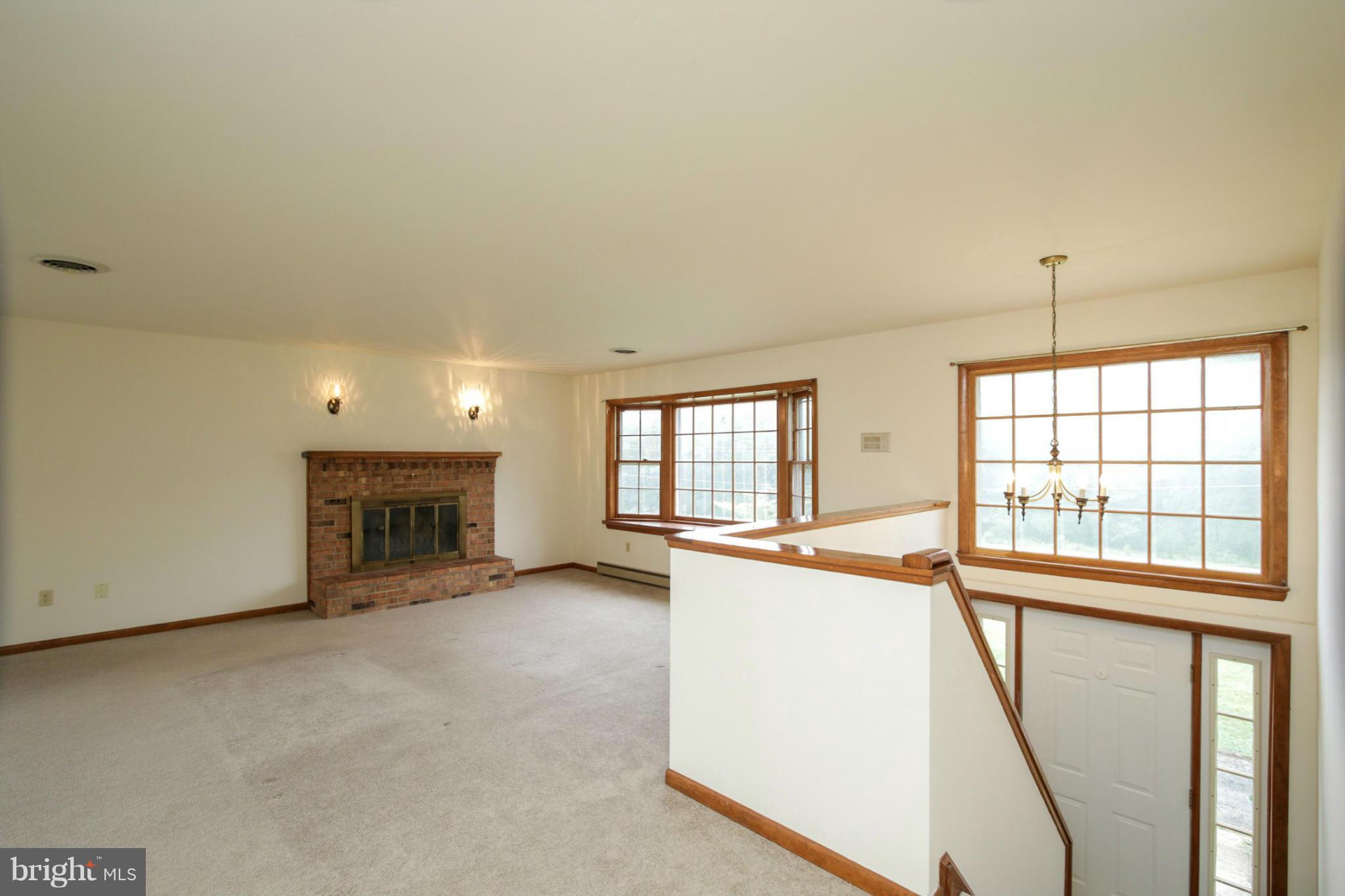 8068 Opal Road Warrenton, VA 20186 - Photo 14 of 30 Living Room