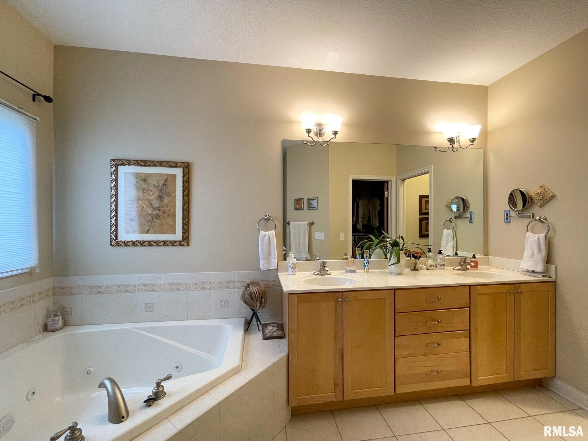 4053 Thunder Ridge Road Bettendorf, IA 52722 - Photo 19 of 33 Gallery Image 19