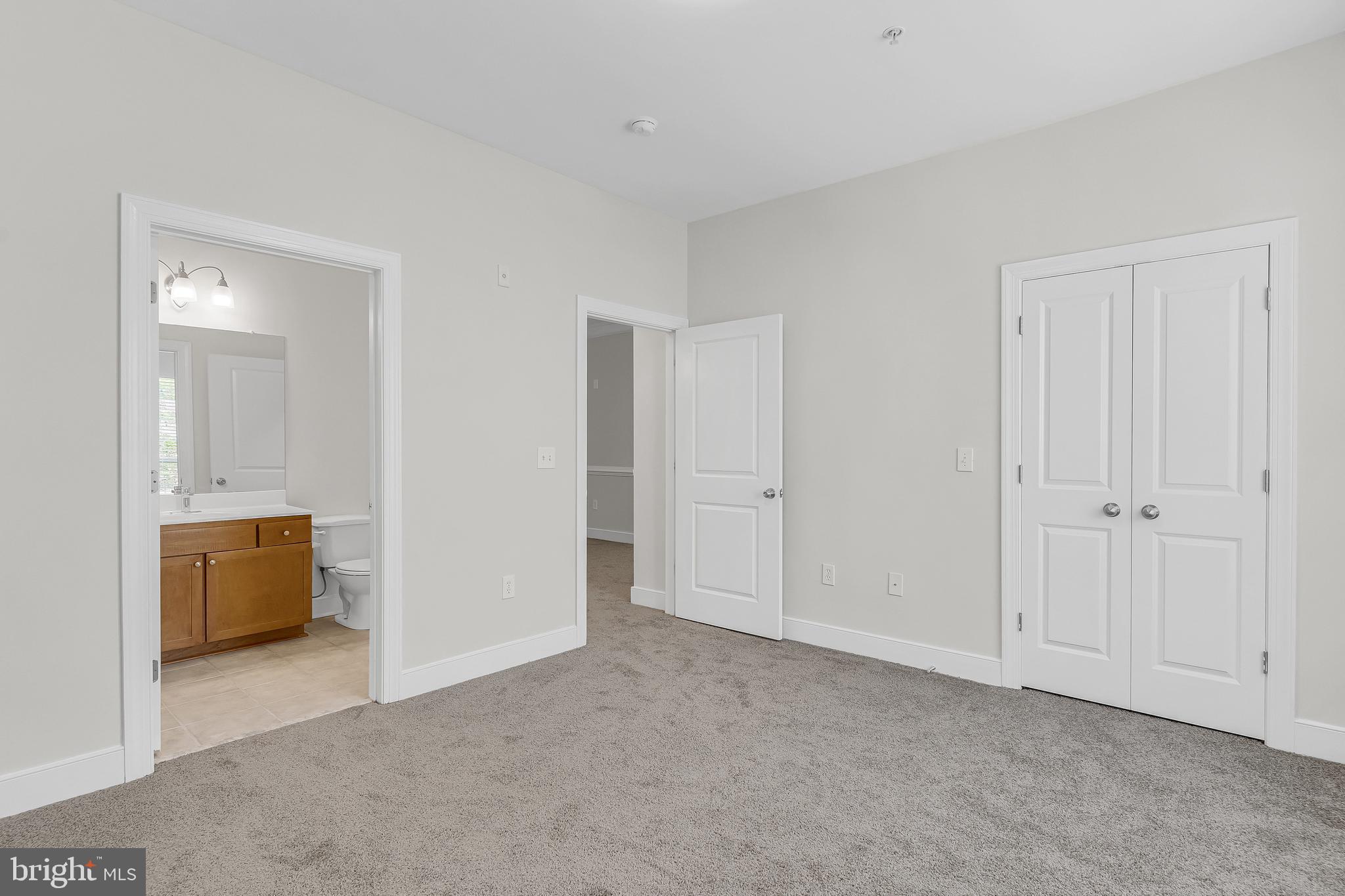 5400 Auth Road, Unit 337 Suitland, MD 20746 - Photo 20 of 37 a view of an empty room and closet area