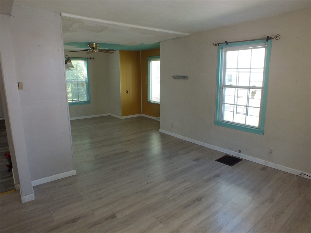 241 Tyler Street Springfield, MA 01109 - Photo 8 of 23