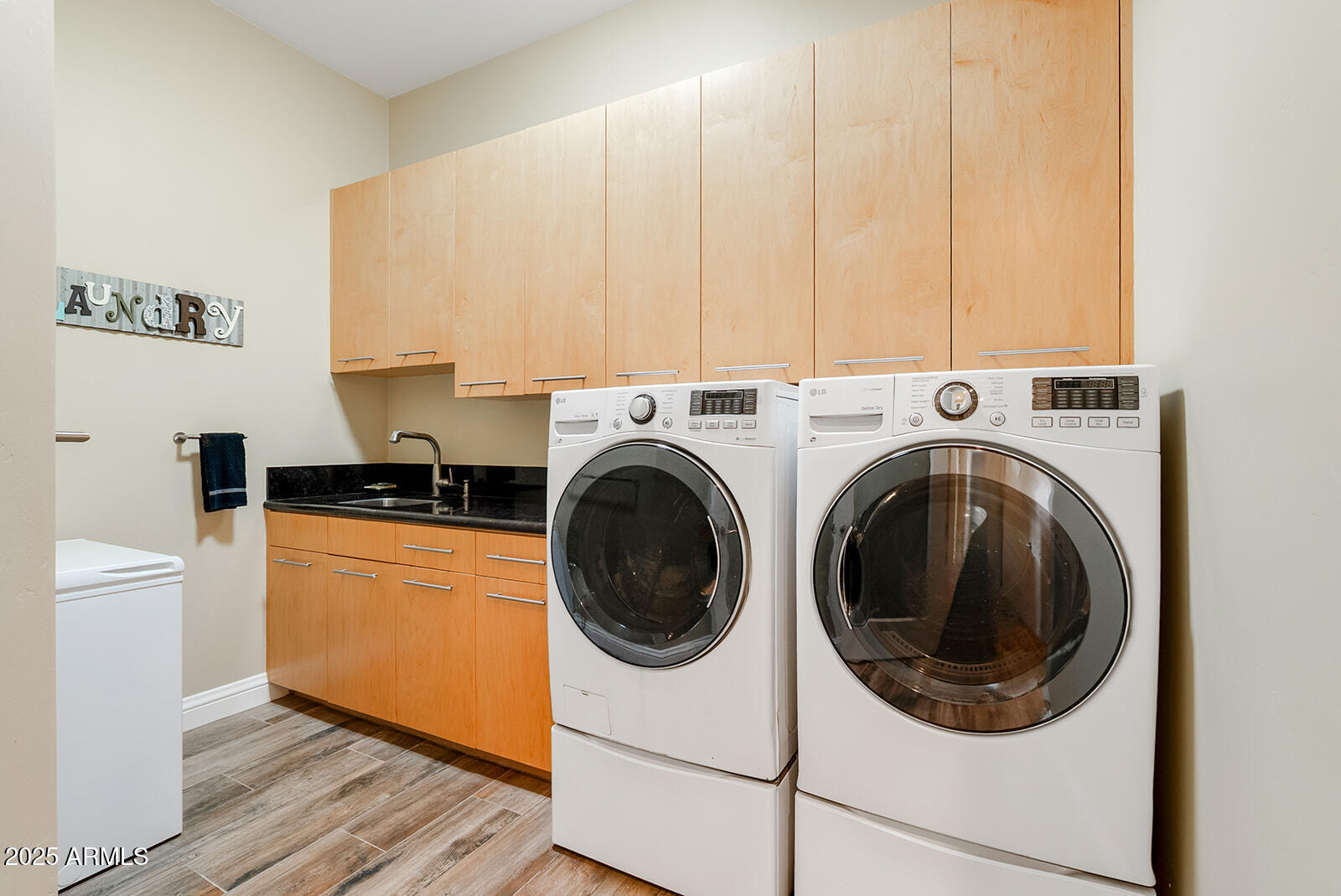 8705 South 24th Place Phoenix, AZ 85042 - Photo 21 of 43 a utility room with sink dryer and washer