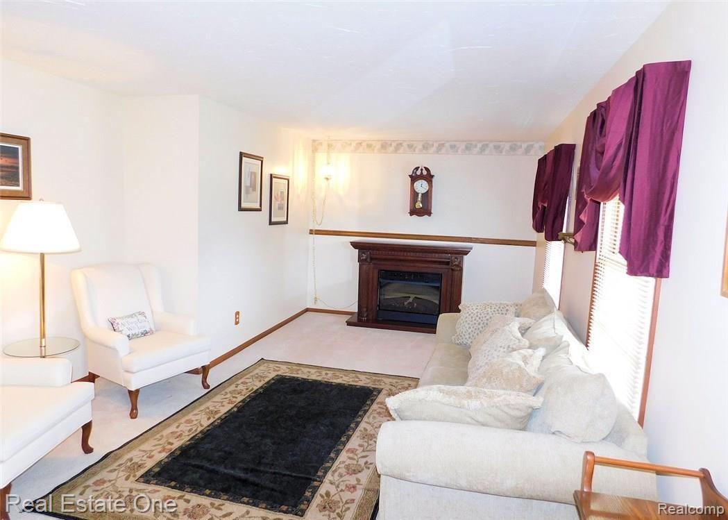 1116 County Farm Road Howell, MI 48843 - Photo 7 of 26 Living Room