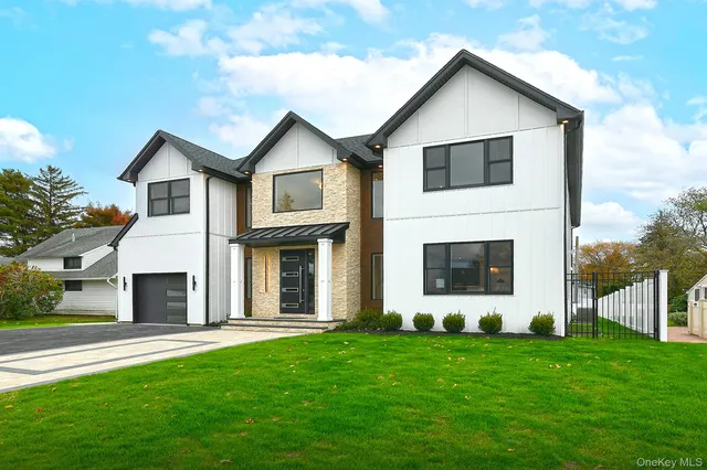 $2,458,888 | 39 Forest Lane, Westbury, NY 11590