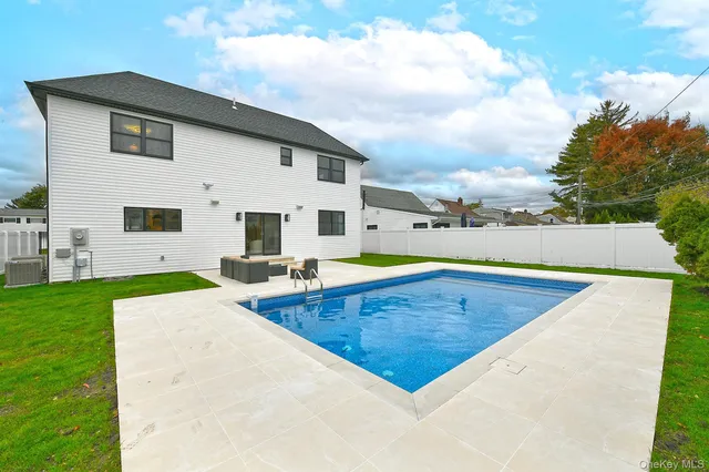 $2,458,888 | 39 Forest Lane, Westbury, NY 11590