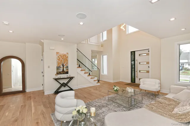 $2,458,888 | 39 Forest Lane, Westbury, NY 11590