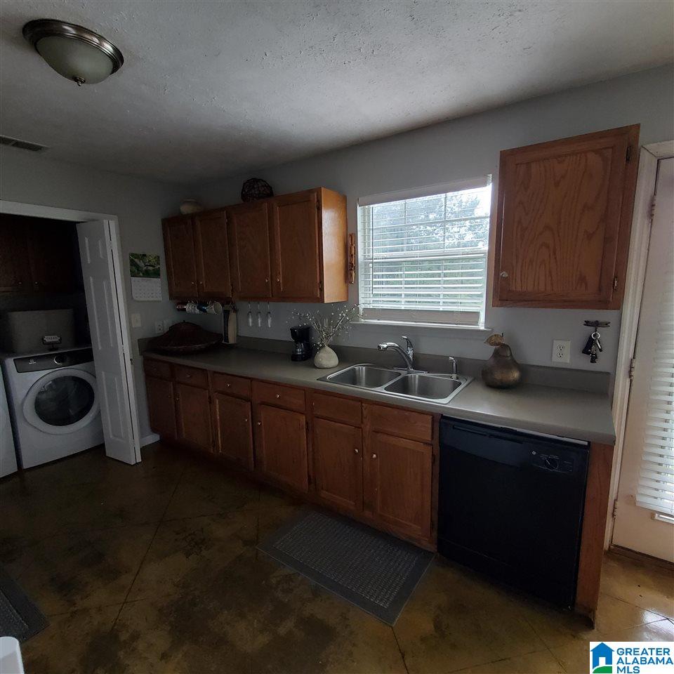 83 Rays Loop Sylacauga, AL 35151 - Photo 7 of 18