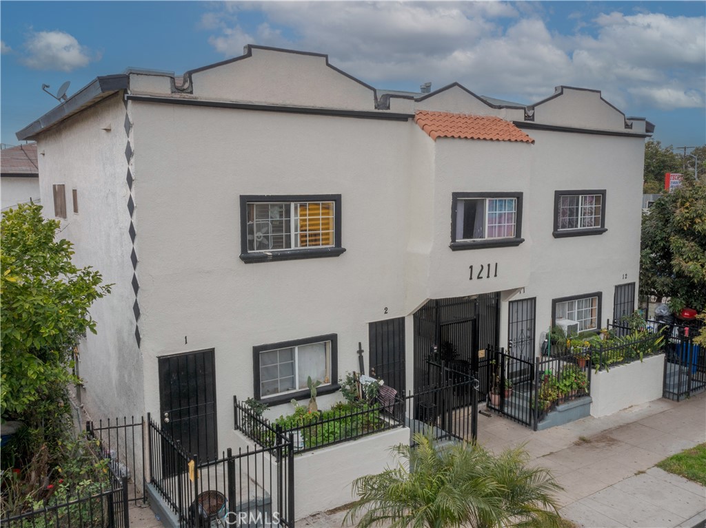 a front view of house with yard