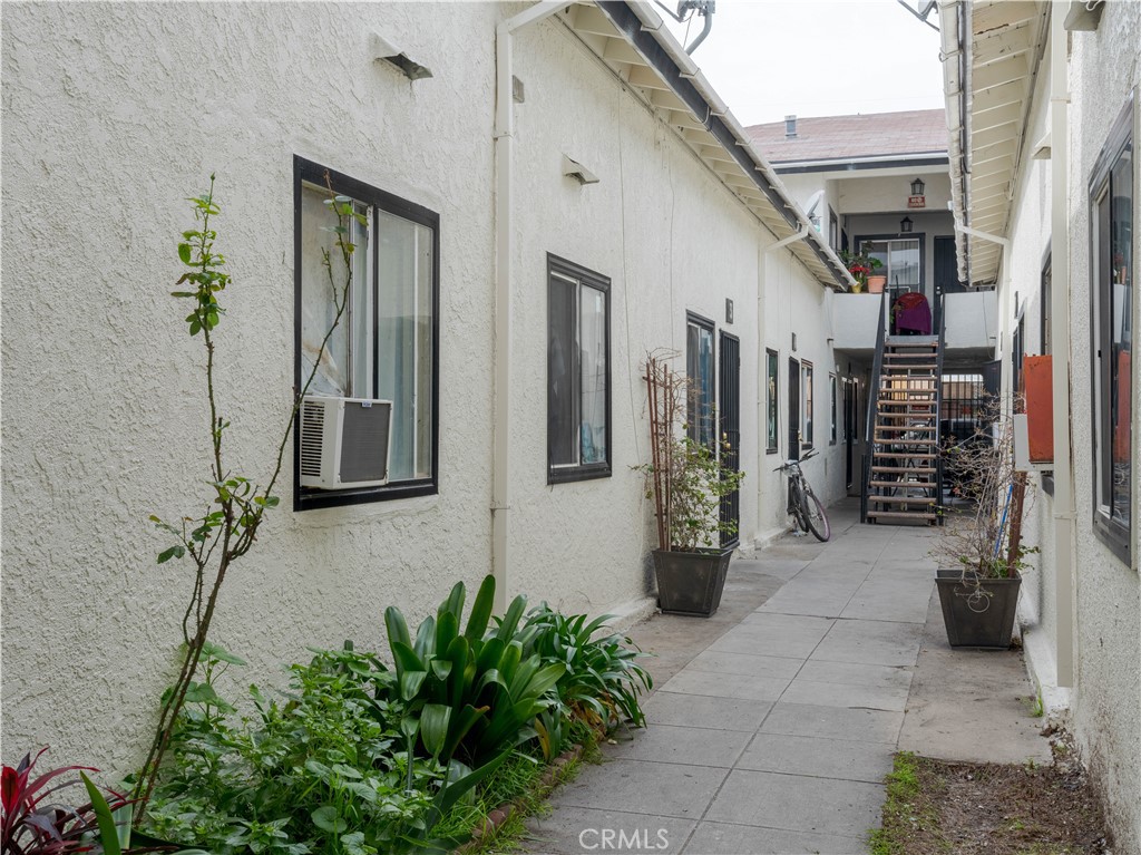 1211 Hoffman Avenue Long Beach, CA 90813 - Photo 29 of 33 a couple of potted plants in front of door