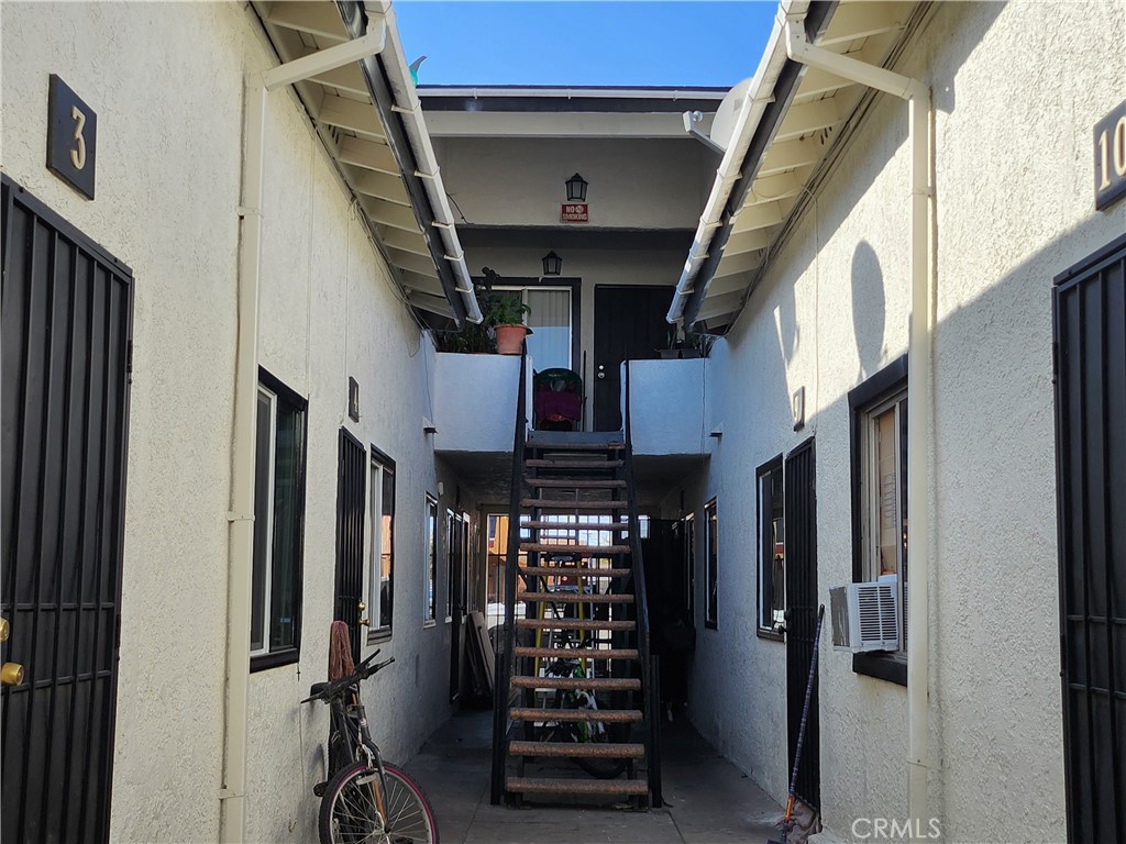 1211 Hoffman Avenue Long Beach, CA 90813 - Photo 5 of 33 a view of a storage room