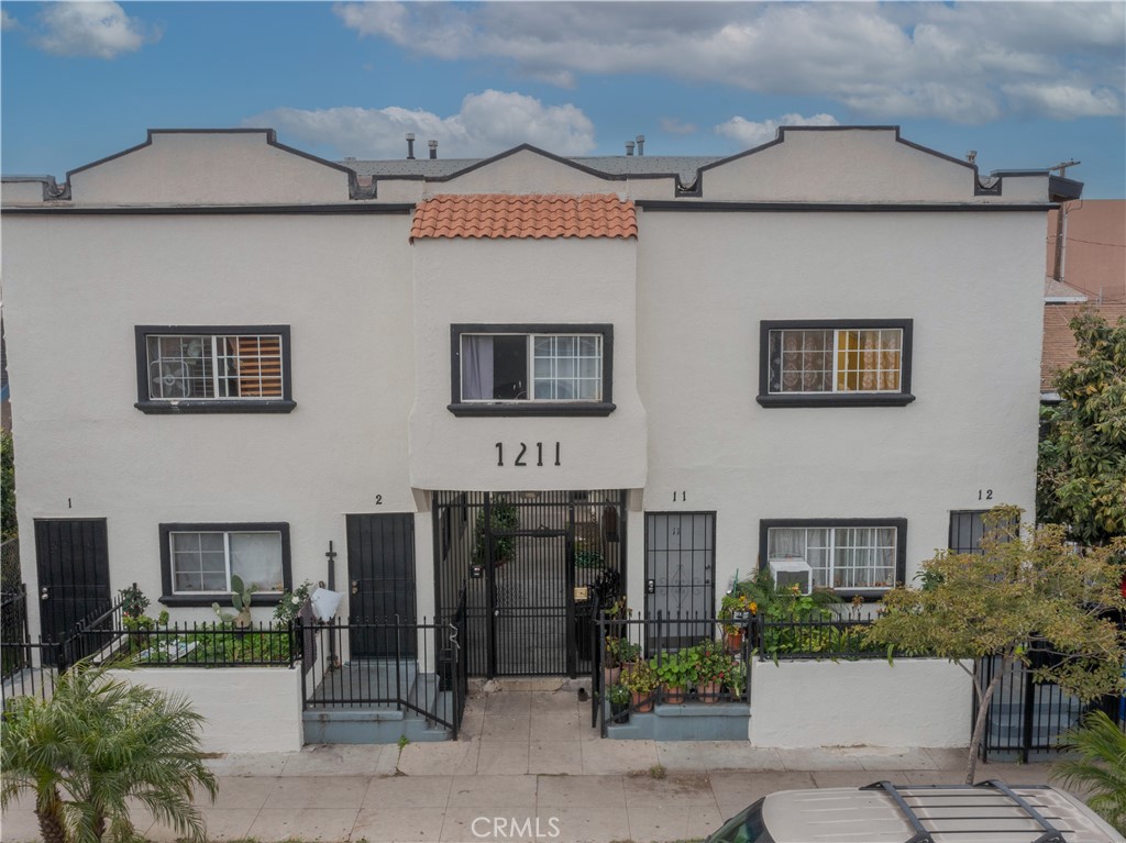 1211 Hoffman Avenue Long Beach, CA 90813 - Photo 7 of 33 a front view of a building with garden