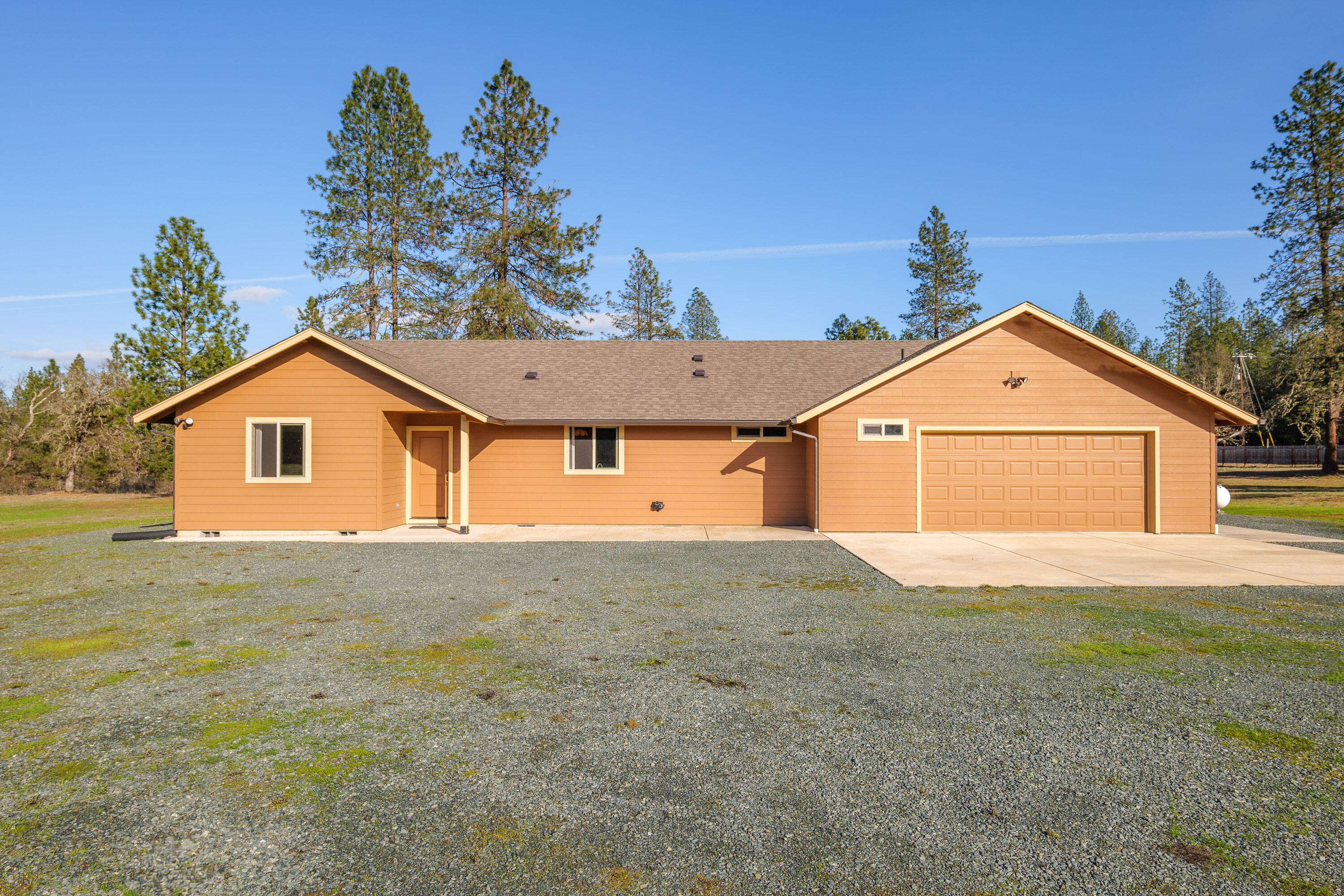 2410 Robertson Bridge Road Grants Pass, OR 97526 - Photo 5 of 46 RB Final (6)