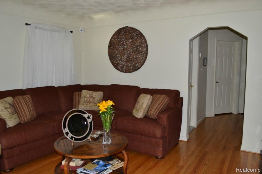 8317 Rosedale Boulevard Allen Park, MI 48101 - Photo 12 of 25 DSC_0009.jpg